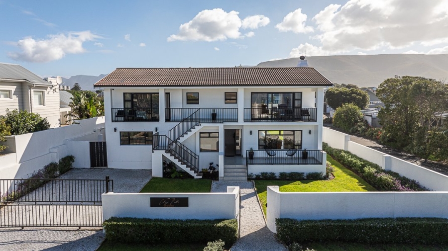 9 Bedroom Property for Sale in Westcliff Western Cape